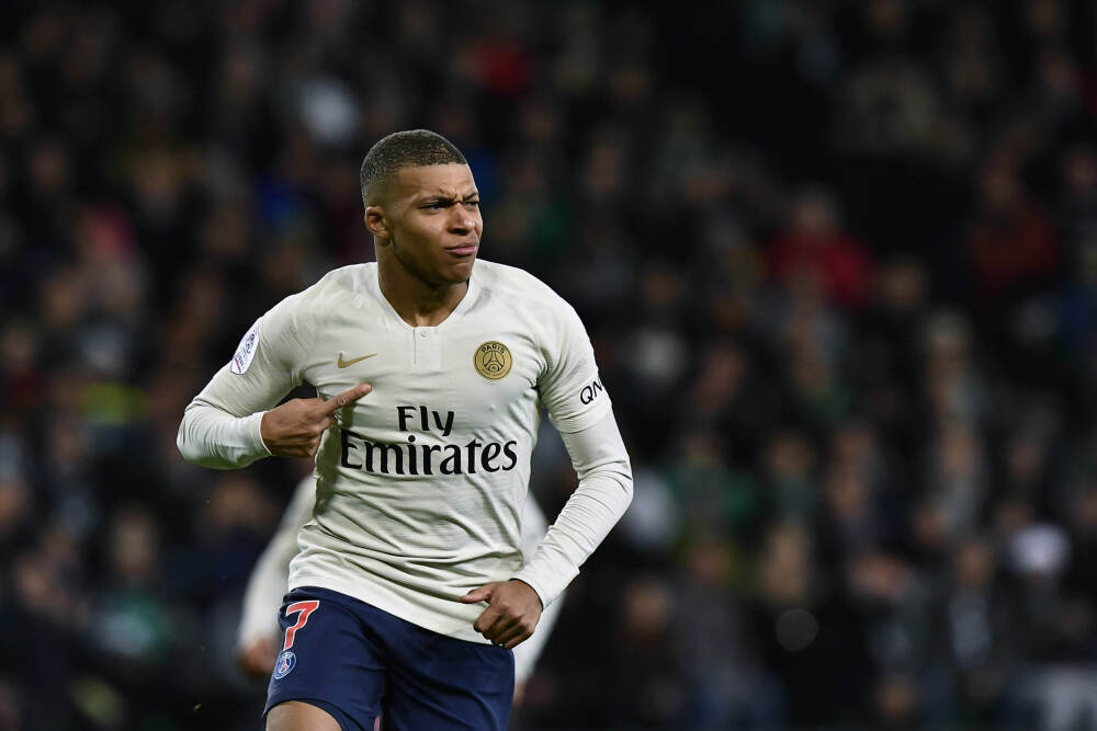 孚日股份：孙日贵与孙浩博为父子关系